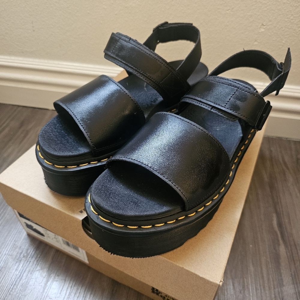 DR MARTENS Voss Quad Hydro Platform Sandals in BLACK US 10